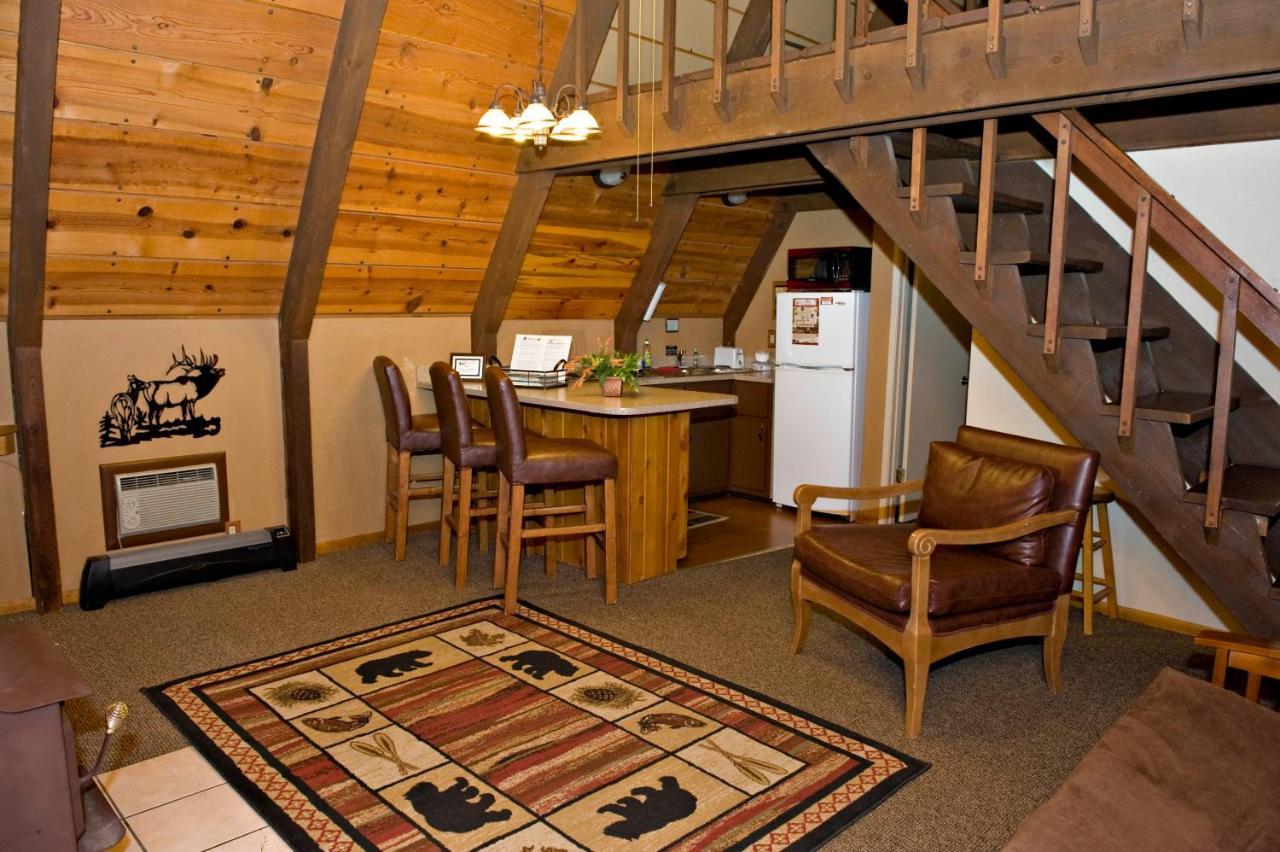 Cabins On Strawberry Hill Hotel Pine Bagian luar foto