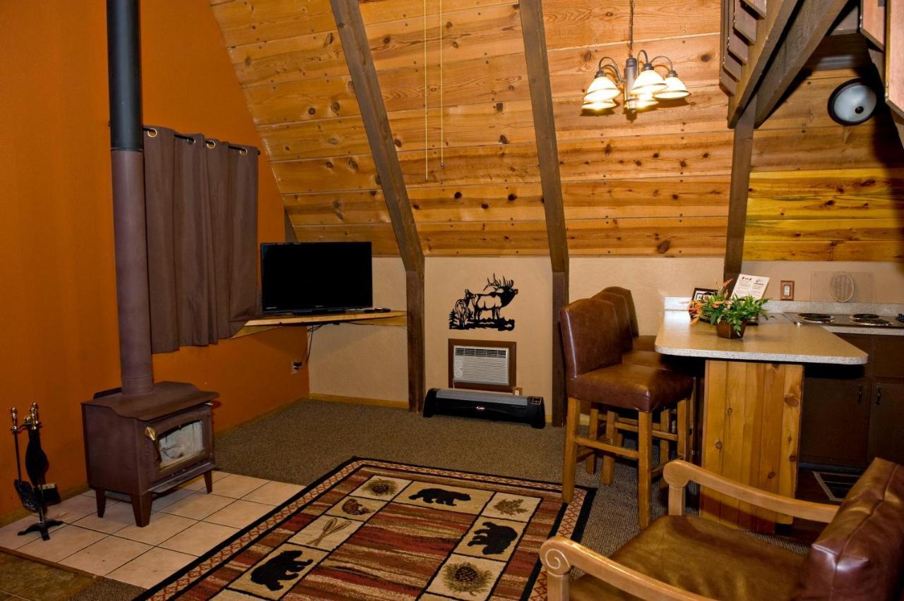 Cabins On Strawberry Hill Hotel Pine Bagian luar foto