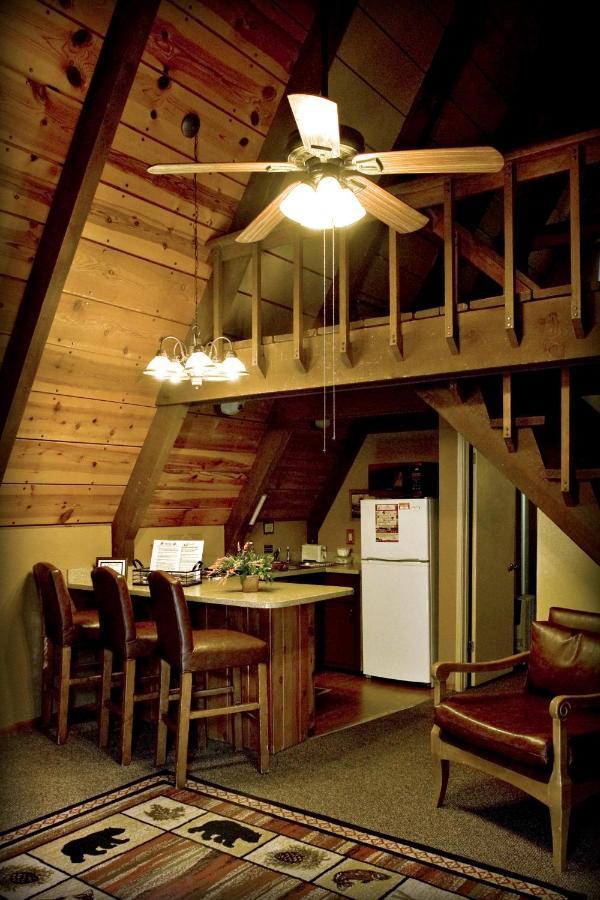 Cabins On Strawberry Hill Hotel Pine Bagian luar foto