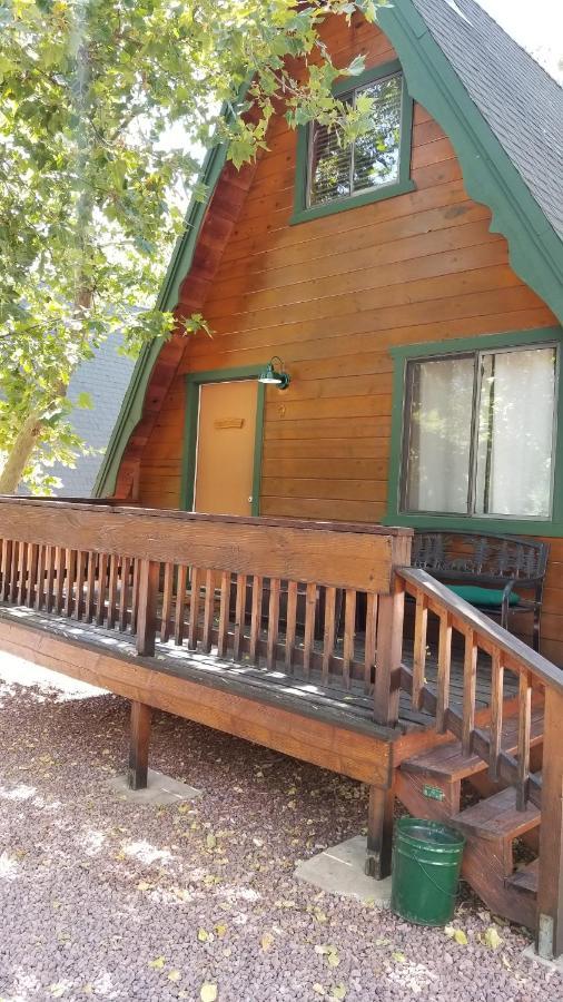 Cabins On Strawberry Hill Hotel Pine Bagian luar foto