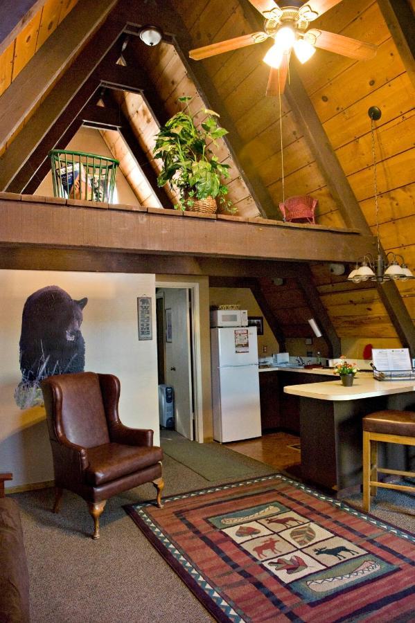 Cabins On Strawberry Hill Hotel Pine Bagian luar foto