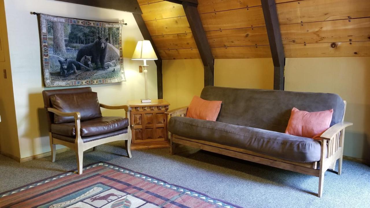 Cabins On Strawberry Hill Hotel Pine Bagian luar foto